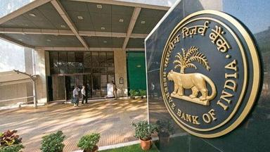 RBI joins central bank gold rush, buys 9 tonnes in Jul-Sep