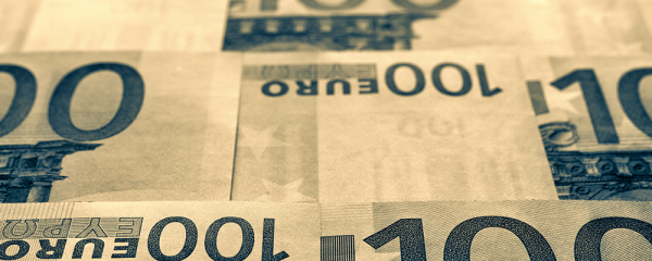 EUR/USD Dips as Diverging Central Bank Policies Drive Market Sentiment