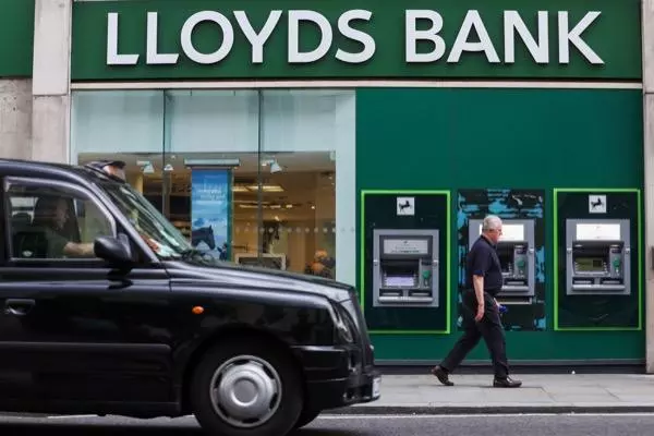 ​​​Lloyds Bank invests in Fintech and nature restoration but are its shares worth buying?