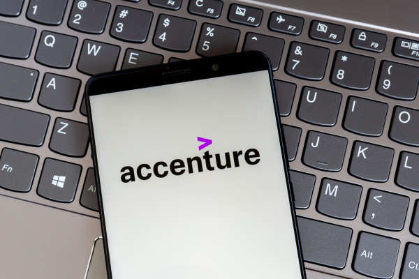 Accenture stock dips after earnings