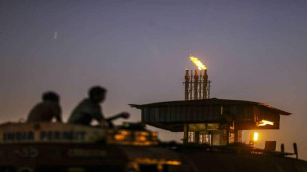 Oil prices edge lower on Middle East ceasefire talks