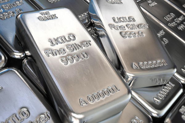 Silver Prices Forecast: XAG/USD Leans Bullish Amid Economic Uncertainty