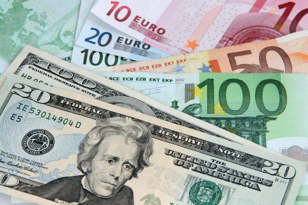 EUR/USD Forecast – Euro Continues to Consolidate Against The Dollar