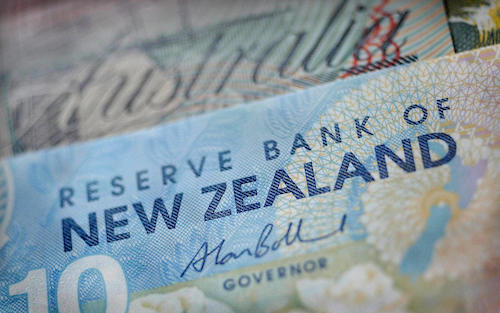 NZ dollar rises as RBNZ pauses