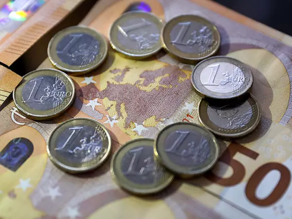 EUR/USD stabilises while EUR/JPY, USD/JPY rally