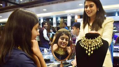 Gold prices end five-week rally on ease in Iran-Israel conflict, dent in US Fed rate cut buzz