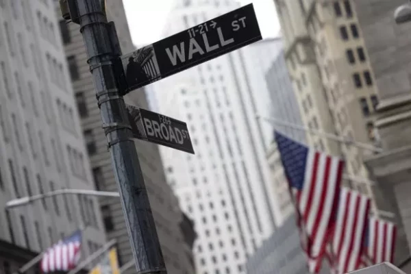 Wall Street: steady gains wrap up a volatile week