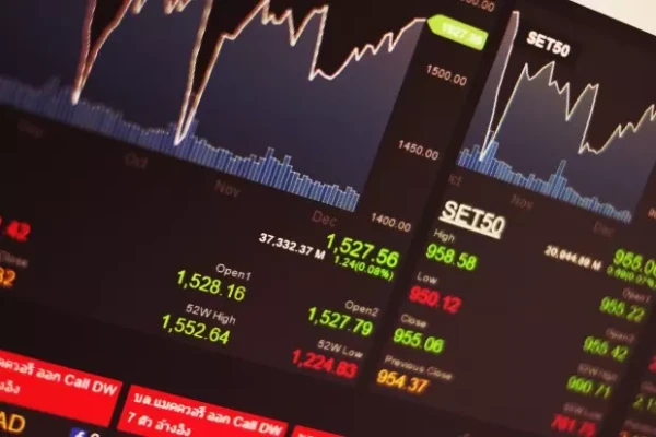 Asia Day Ahead: Nikkei facing test at 100-day MA, STI hanging at month-to-date high