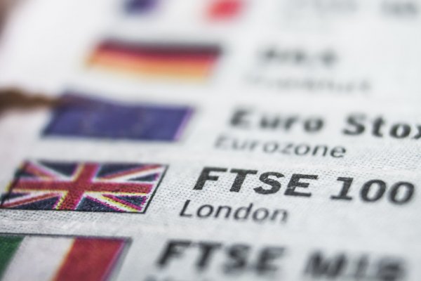 FTSE 100 Forecast: Hangs in Balance Around Key Levels